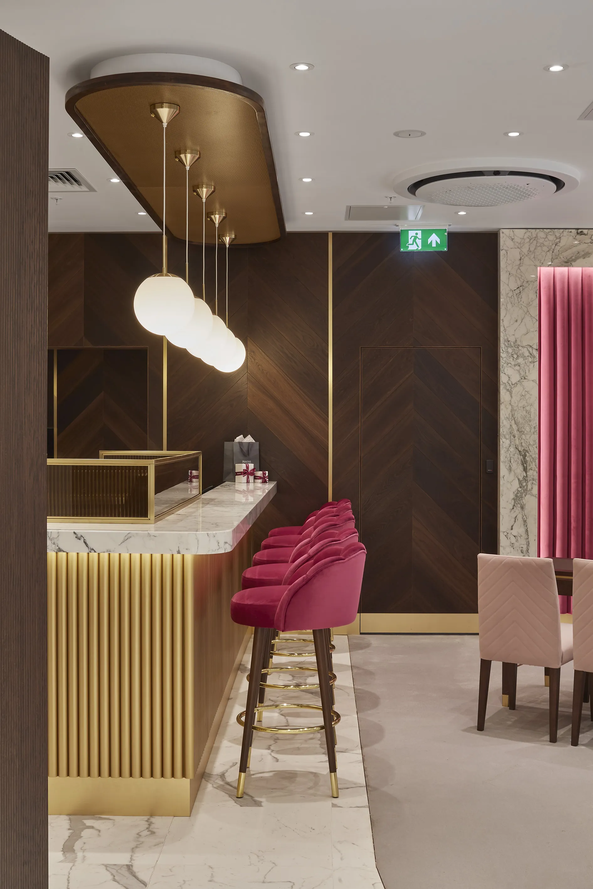 The Pravins jewellery store in Milton Keynes, fitted out by JPS Services